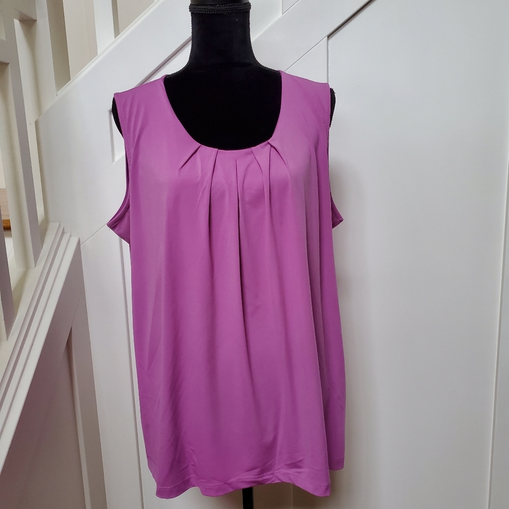 Tan Jay sleeveless scoop neck pleated front blouse